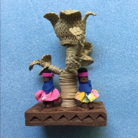 Vintage Tarahumara Hand Woven Yucca Flower with Wooden Figurines -Made in Mexico - Picture 1 of 11